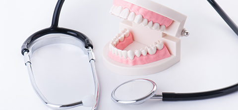 入れ歯の削除修理承り中　イメージ